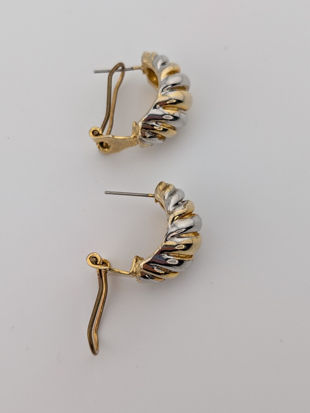 Vintage Shrimp Style Omega Back Chunky Ribbed Two Tone Gold And Silver Earrings - Picture 6 of 8